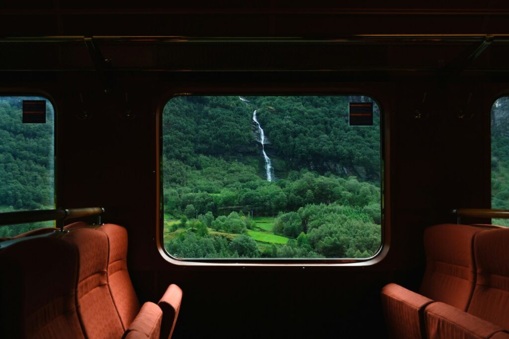 9 Reasons to Travel by Rail