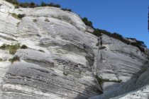 9481 Stunning limestone cliffs
