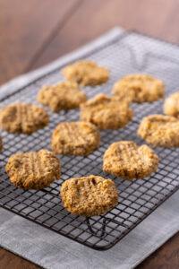 Two Ingredient Banana and Oat Cookies